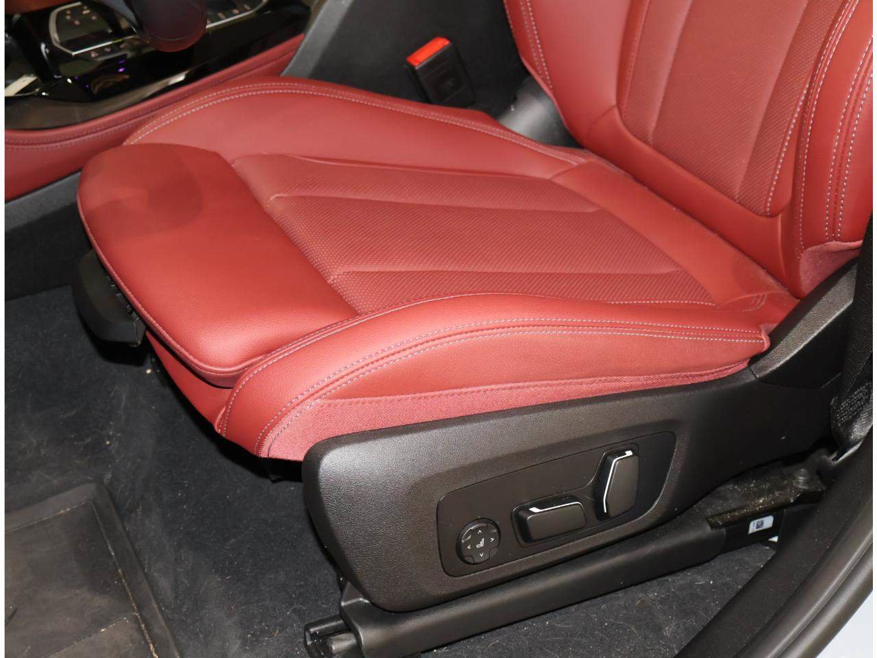 Certified 2024 BMW X4 xDrive30i w/ Premium Package AWD/4WD image 14