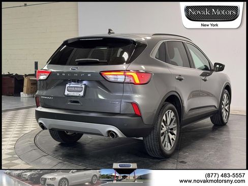 Used 2022 Ford Escape Titanium image 8