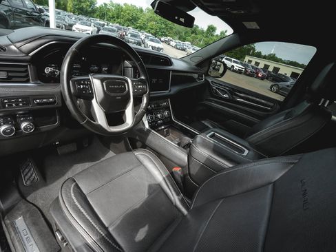 Used 2023 GMC Yukon XL Denali AWD/4WD image 17