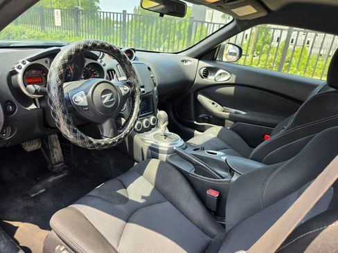 Used 2014 Nissan 370Z Coupe RWD image 15