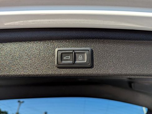 Used 2020 Audi Q3 2.0T Prestige image 45