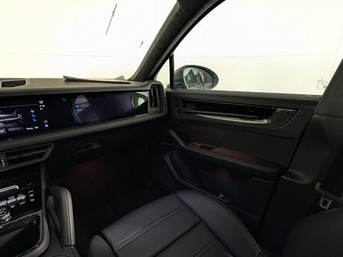 New 2026 Porsche Cayenne GTS image 23