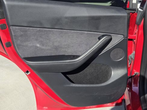 Used 2023 Tesla Model Y Performance image 22