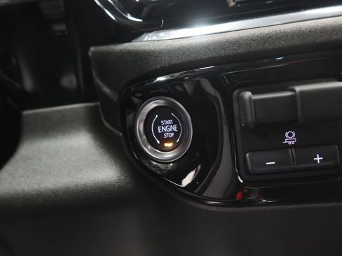 Used 2025 Chevrolet Silverado 1500 LTZ AWD/4WD image 17