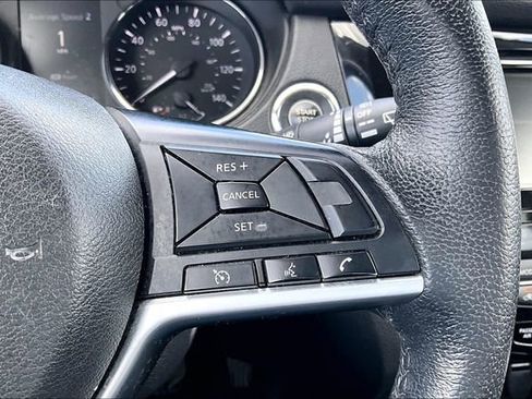 Used 2020 Nissan Rogue SV image 11