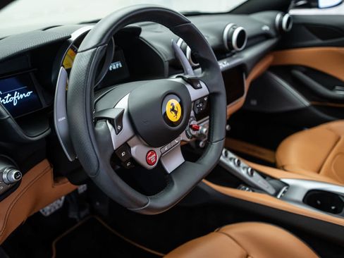 Certified 2019 Ferrari Portofino image 18