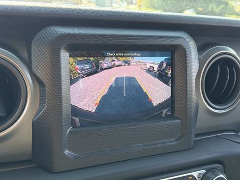 Used 2023 Jeep Wrangler Unlimited Sport AWD/4WD image 21