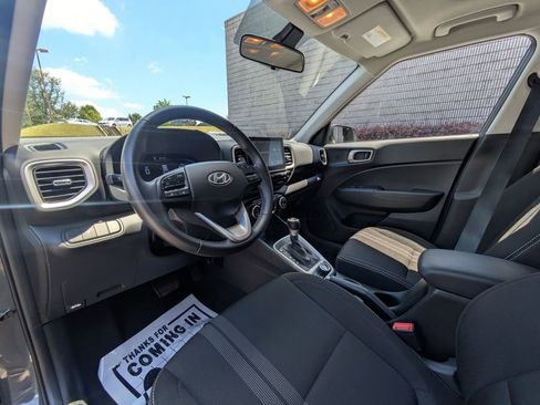 Used 2025 Hyundai Venue SEL FWD image 14