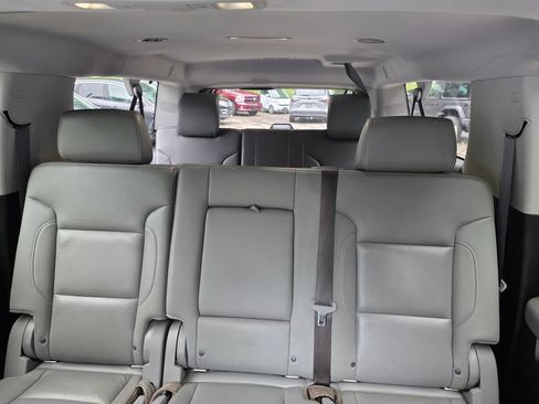 Used 2018 Chevrolet Suburban LT w/ Luxury Package AWD/4WD image 12