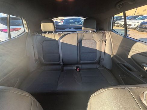 Used 2025 Buick Envista Preferred image 36