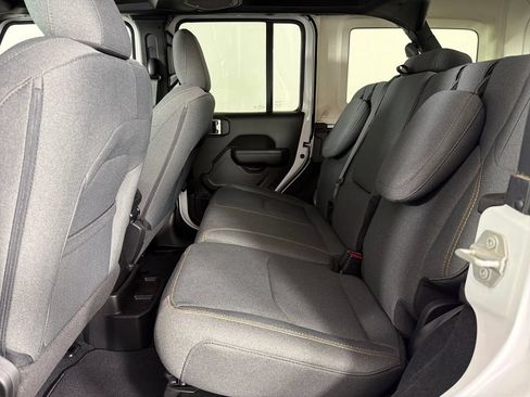 Used 2024 Jeep Wrangler Unlimited w/ Convenience Group AWD/4WD image 18