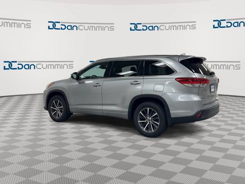 Used 2018 Toyota Highlander XLE AWD/4WD image 6