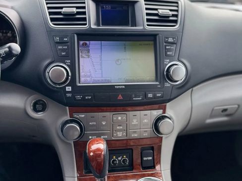 Used 2012 Toyota Highlander Limited image 18