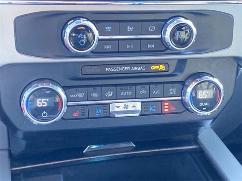 Used 2022 Ford F250 Lariat w/ Black Appearance Package image 26