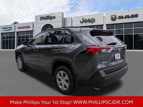 Used 2021 Toyota RAV4 LE FWD image 5