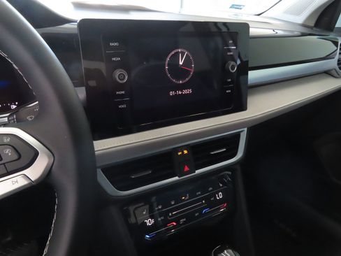 New 2025 Volkswagen Taos SE image 18