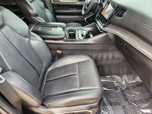 Used 2022 Jeep Wagoneer Series II image 14