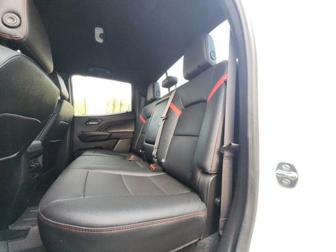 Used 2024 Chevrolet Colorado Z71 w/ Z71 Convenience Package 2 image 25