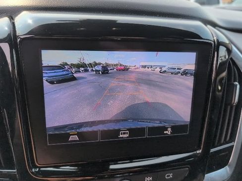 Used 2022 Chevrolet Traverse LT FWD image 31