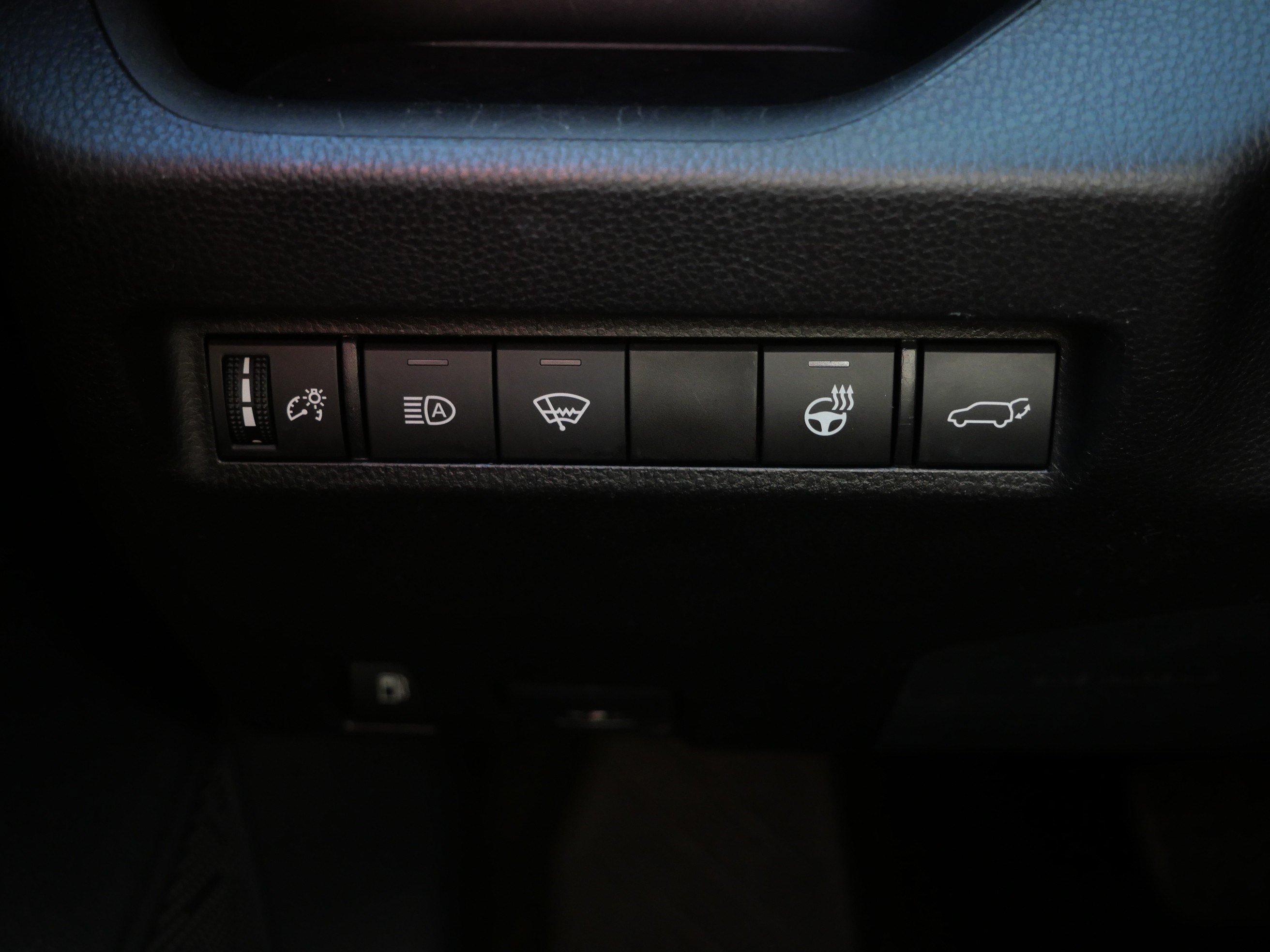 Certified 2021 Toyota RAV4 XLE Premium AWD/4WD image 27