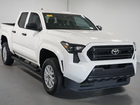 Certified 2025 Toyota Tacoma SR RWD image 3