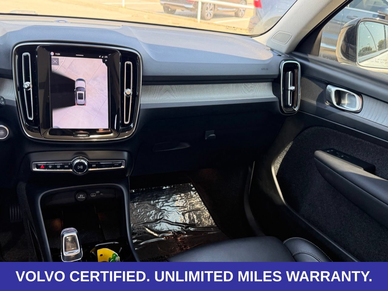 Certified 2025 Volvo XC40 B5 Plus AWD/4WD image 15