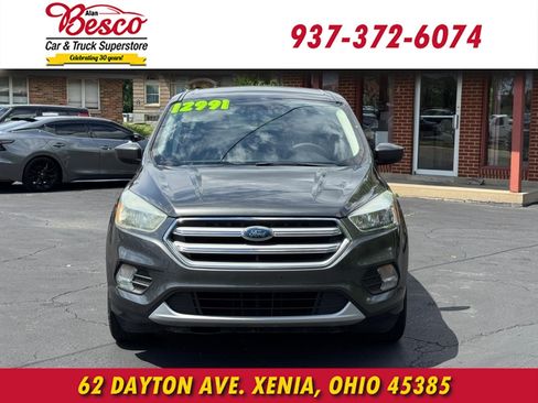 Used 2017 Ford Escape SE AWD/4WD image 2