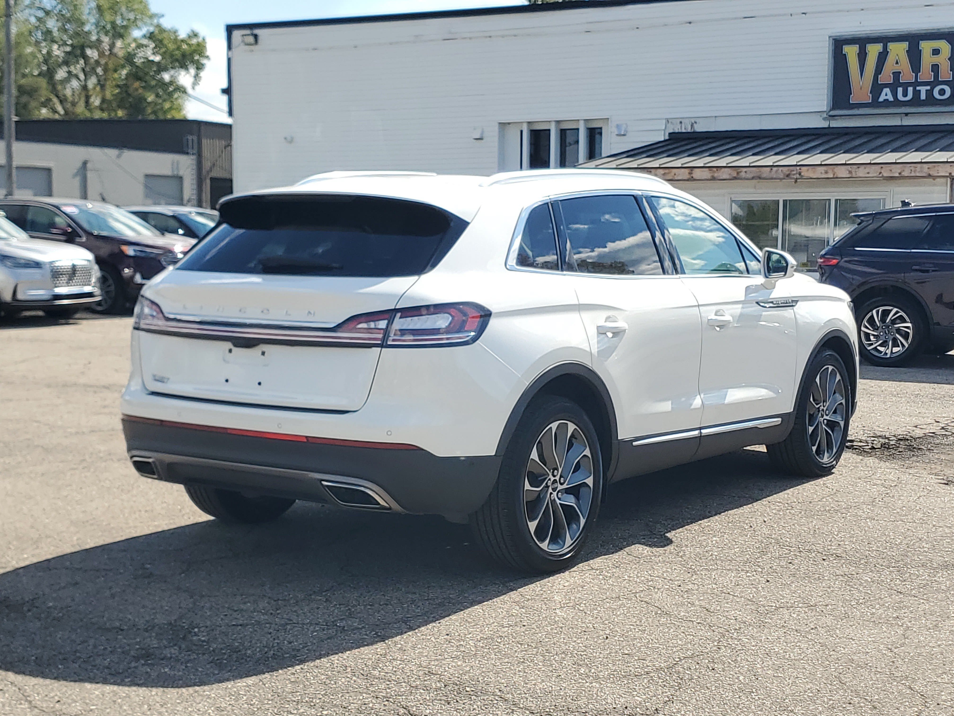 Used 2023 Lincoln Nautilus Reserve w/ Equipment Group 201A AWD/4WD image 6