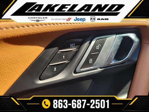 Used 2023 BMW 230i Coupe w/ Convenience Package RWD image 11