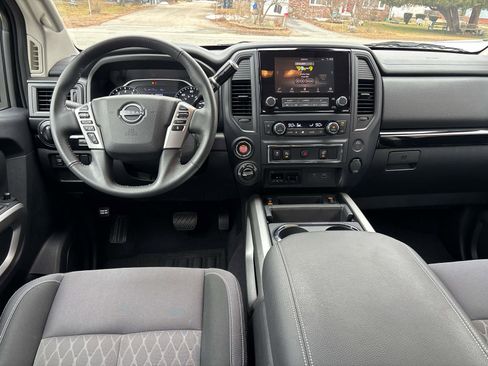 Used 2023 Nissan Titan SV w/ SV Convenience Package image 10
