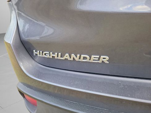 Used 2018 Toyota Highlander SE image 23