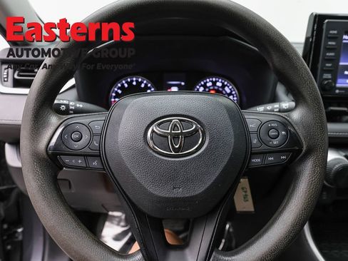 Used 2022 Toyota RAV4 LE AWD/4WD image 10