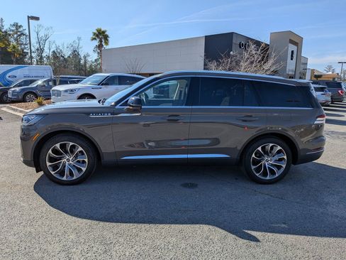 Certified 2025 Lincoln Aviator Reserve image 8