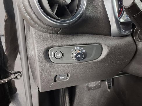 Used 2019 Chevrolet Blazer LT image 21