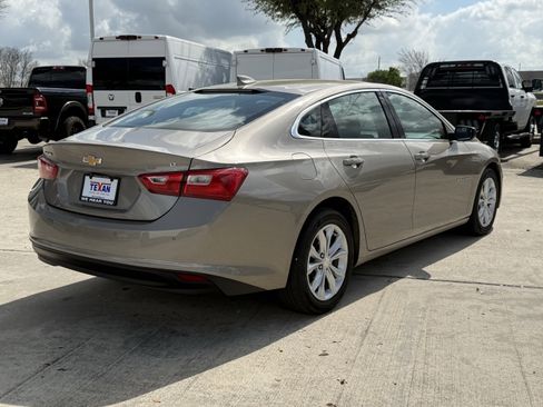 Used 2024 Chevrolet Malibu LT image 2