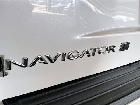 Used 2016 Lincoln Navigator L Reserve image 10