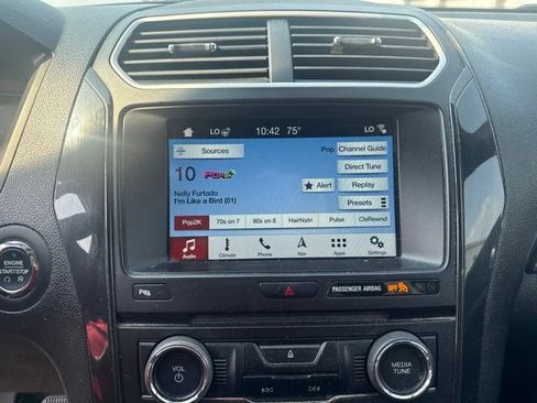 Used 2018 Ford Explorer XLT w/ Equipment Group 202A AWD/4WD image 2
