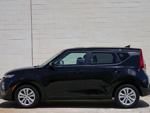 Used 2020 Kia Soul LX FWD image 40