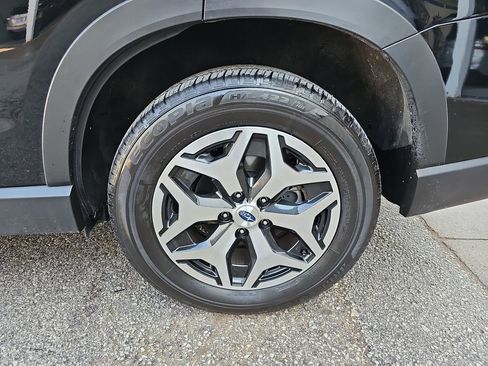Certified 2023 Subaru Forester Premium image 40