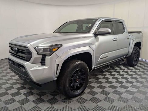 Certified 2024 Toyota Tacoma SR5 AWD/4WD image 2