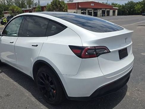Used 2023 Tesla Model Y Long Range AWD/4WD image 4