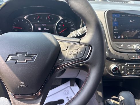 Used 2022 Chevrolet Equinox RS w/ Infotainment Package image 23