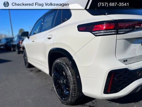 New 2026 Volkswagen Tiguan SE R-Line image 10