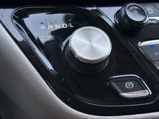 Used 2021 Chrysler Pacifica Touring-L FWD image 24