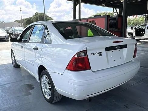 Used 2007 Ford Focus SES FWD image 2