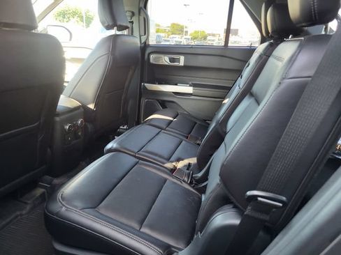 Certified 2023 Ford Explorer Limited w/ Hybrid Equipment Group 310A AWD/4WD image 9