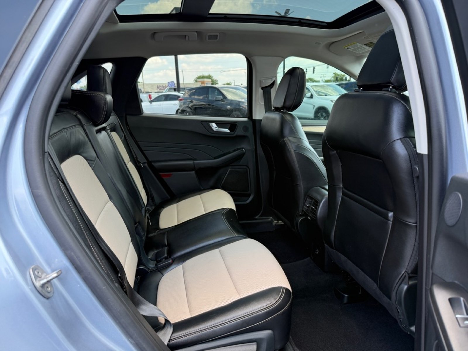 Used 2022 Ford Escape Titanium w/ Titanium Elite Package AWD/4WD image 27