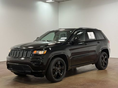 Used 2020 Jeep Grand Cherokee Altitude AWD/4WD image 7