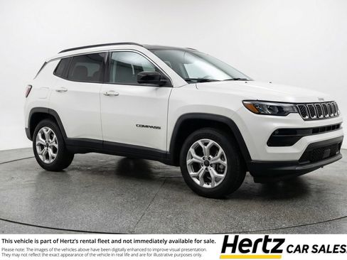 Used 2025 Jeep Compass Latitude AWD/4WD image 1