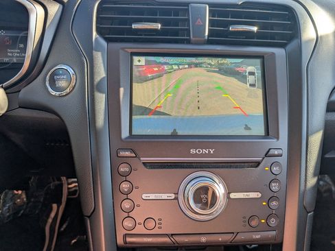 Used 2018 Ford Fusion Titanium image 24